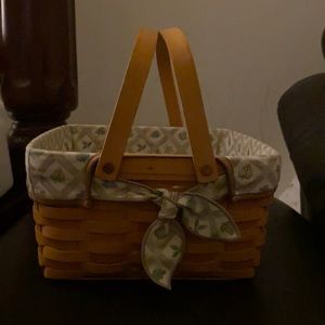Longaberger Cake Basket With Green Leaf Detail